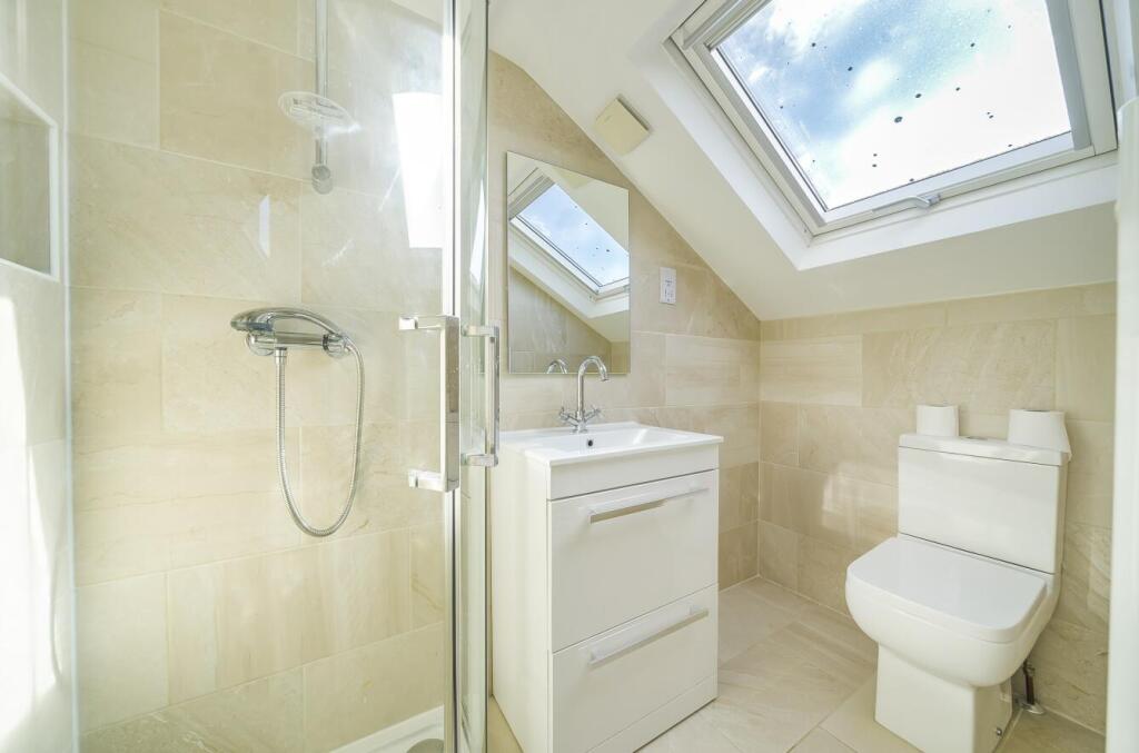 Ensuite Bathroom.jpg