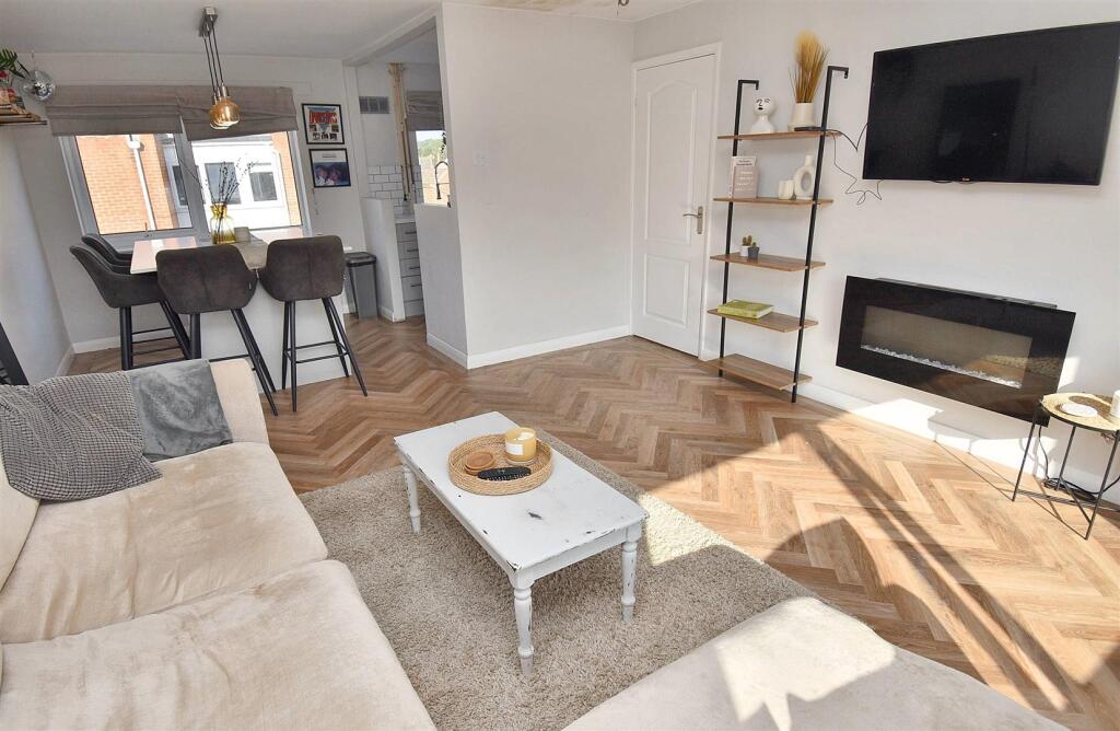 Living Lounge/Kitchen/Dining Room