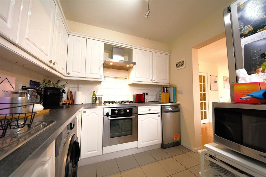 Kitchen 2.jpg