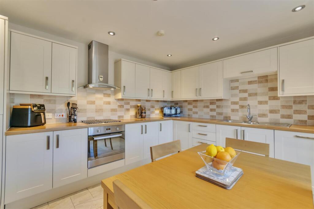 Kitchen/ Breakfast Room