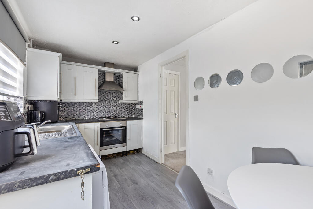Kitchen/ Dining Room