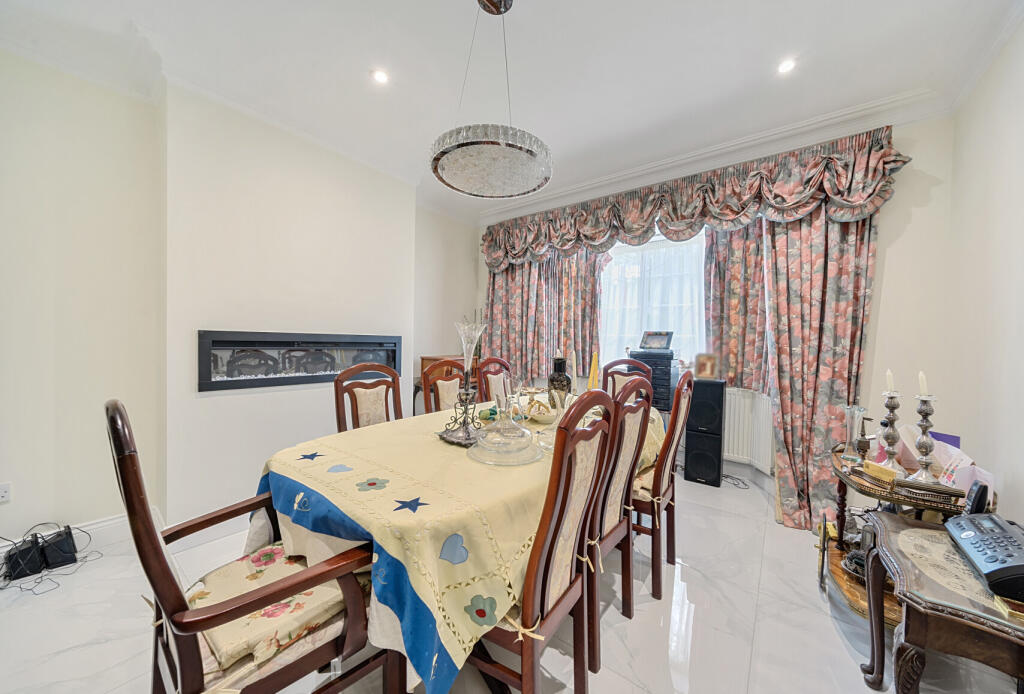 34-681ba838bba7f-...