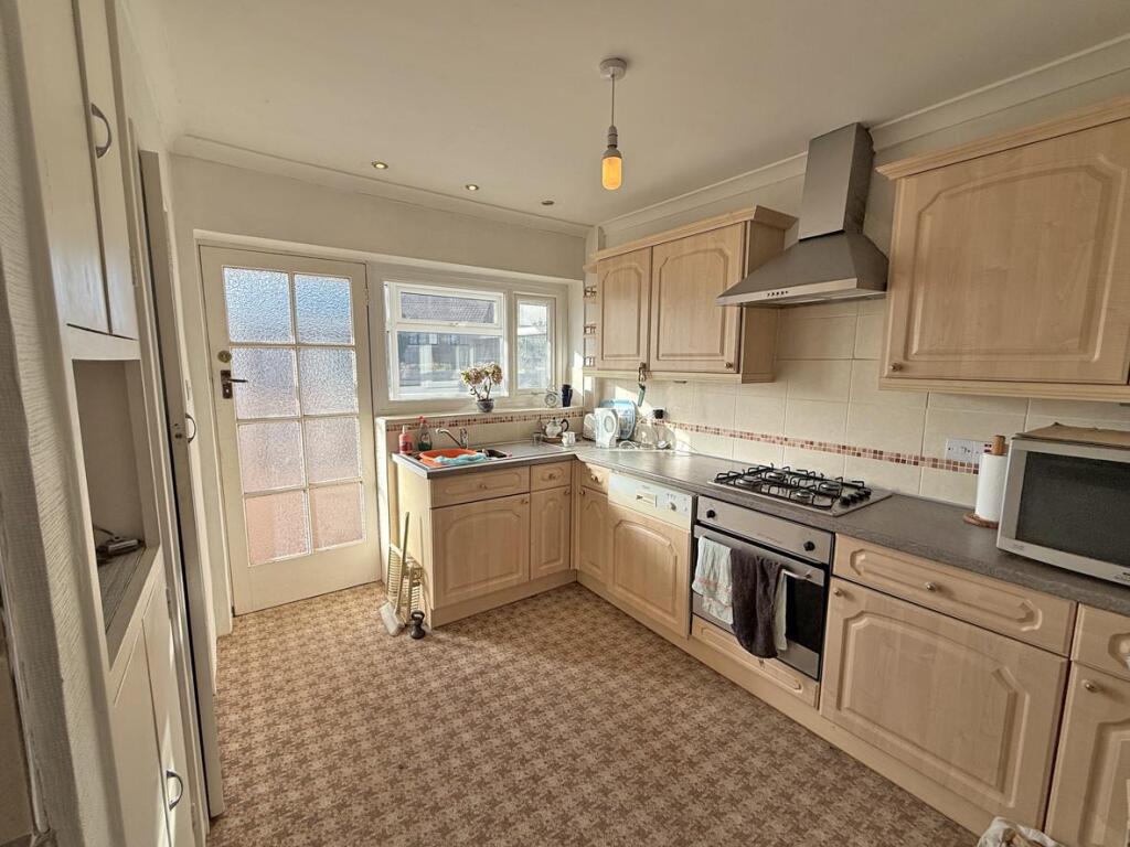 Old Woodlands Road 6- Kitchen.jpg
