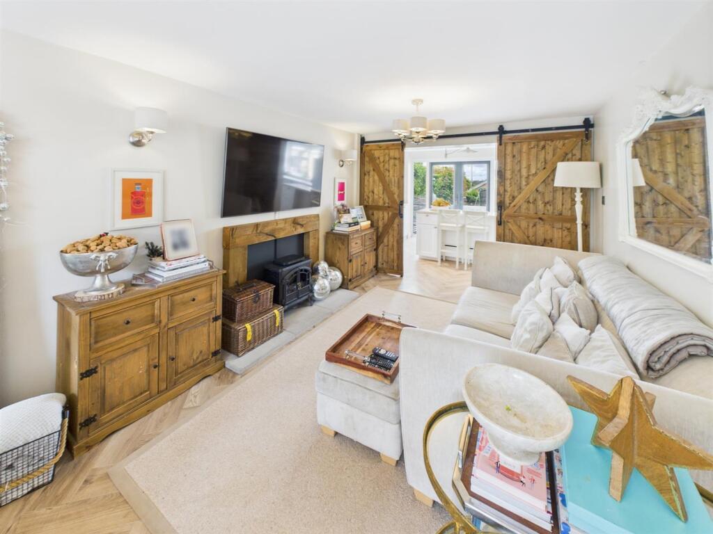 Spacious Lounge/Dining Room