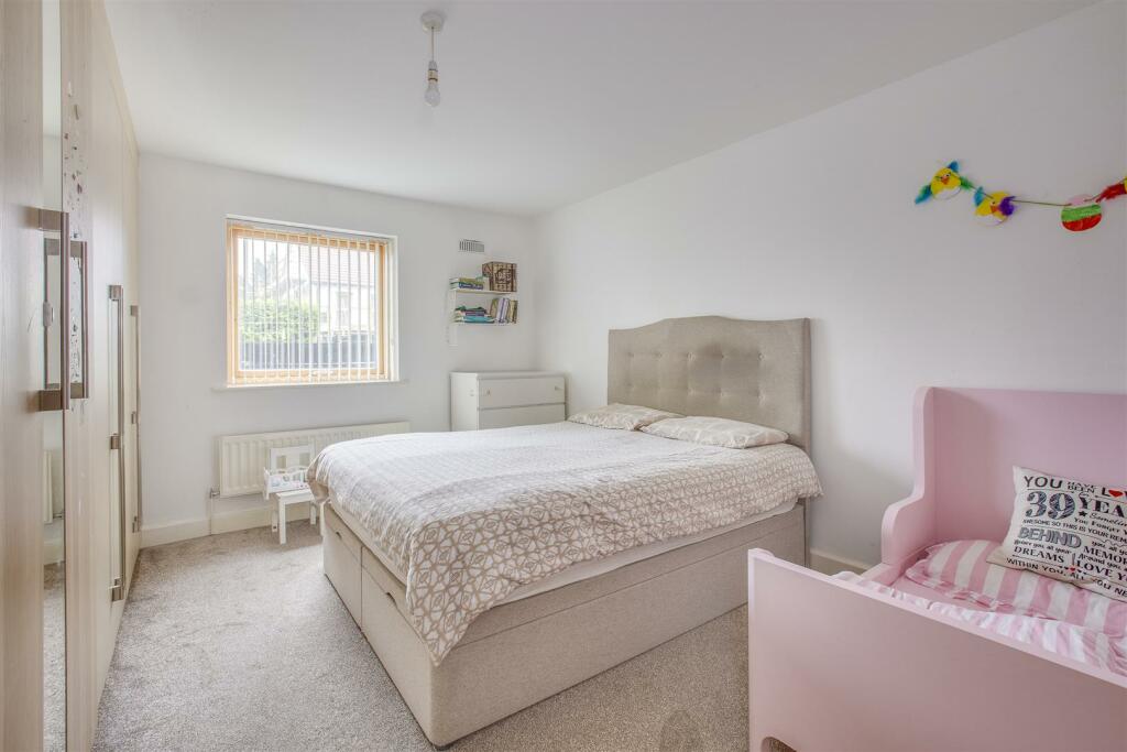 10 Lindsay Court, Lindsay Avenue, HP12 3GF-5.jpg