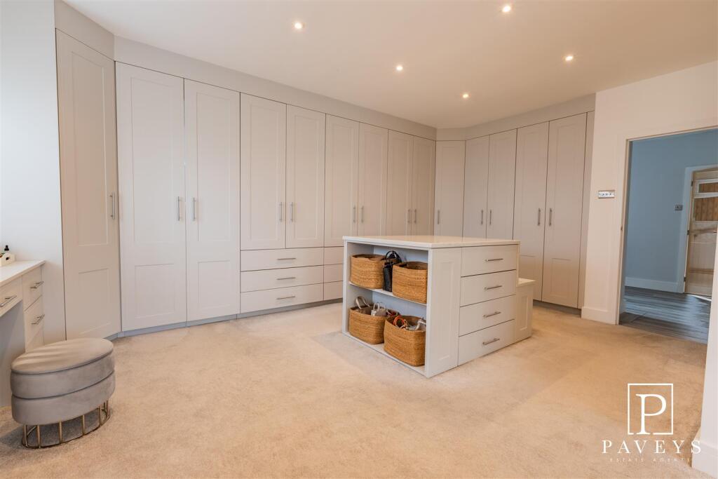 DRESSING ROOM AREA