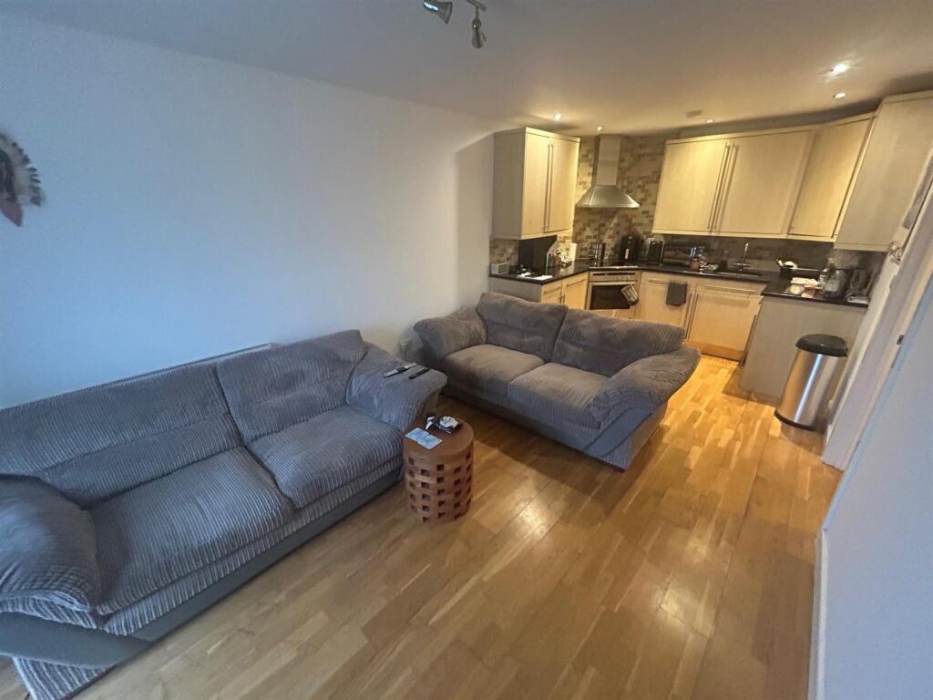 lounge 2.jpg