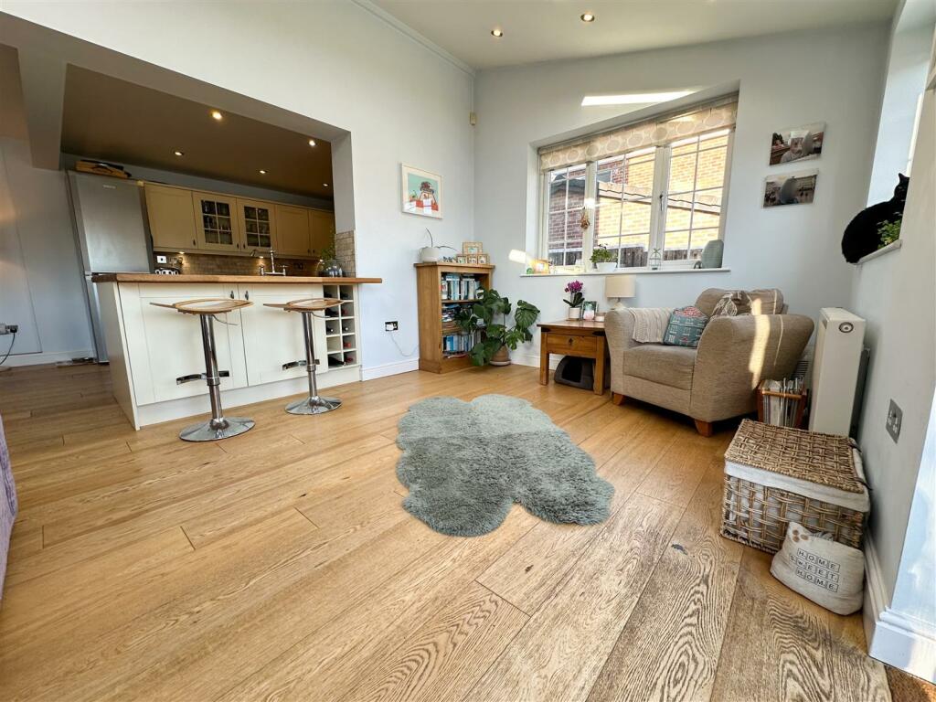 OPEN PLAN FAMILY ROOM