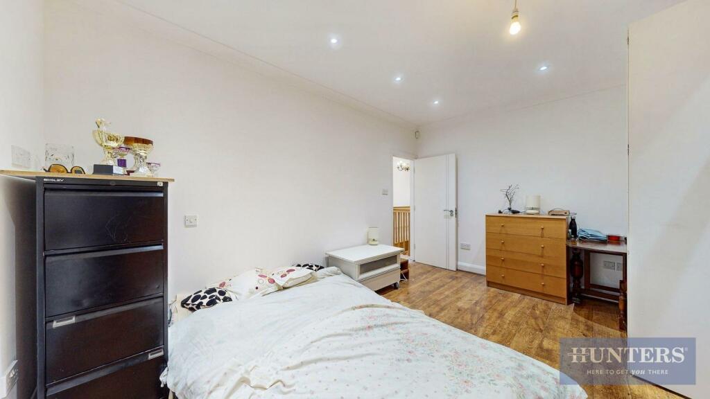 Pramukh Krupa, Chorleywood Road - Wq52rO6g2cw7PJN0