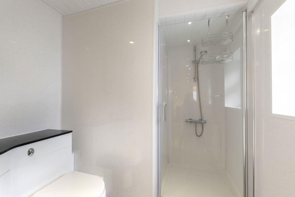 Flat 1, 1 Clarenc...