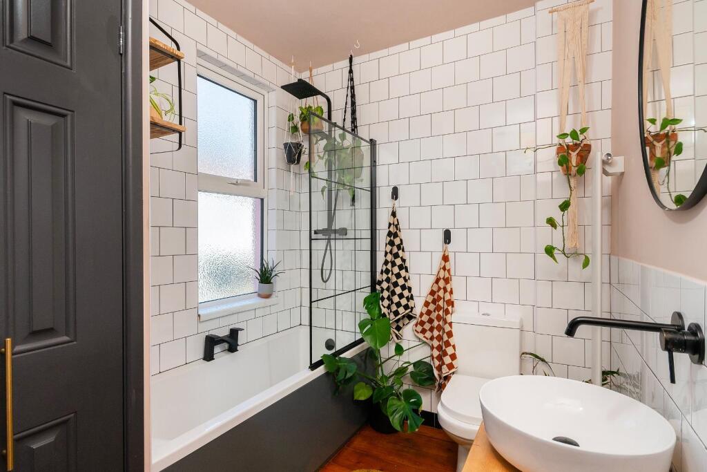 0W9SAN - Bathroom C.jpg