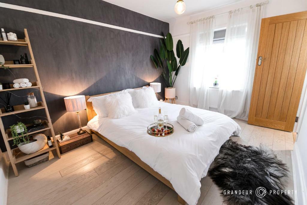 4. Bedroom 1.jpg
