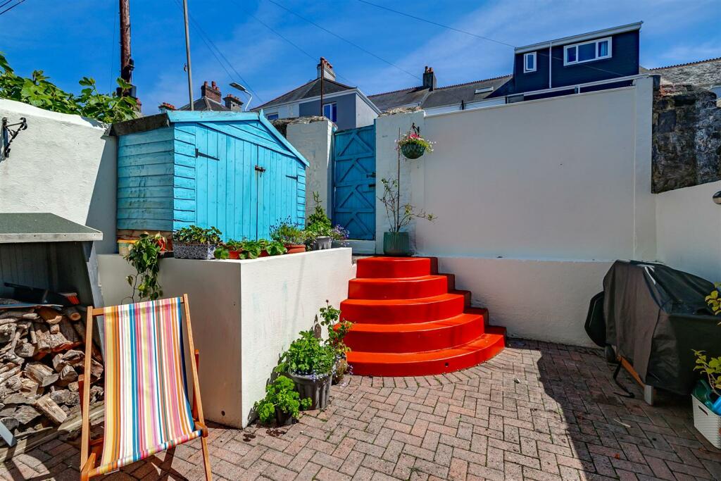 Rear Courtyard Garden