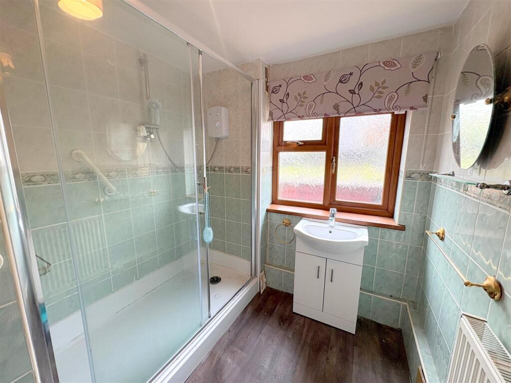 Shower Room a.jpg