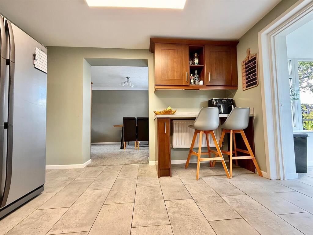 Kitchen / Breakfast Room