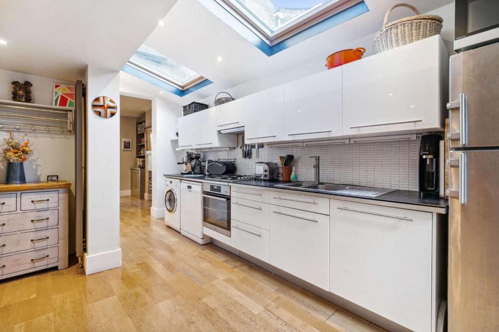Kitchen (2).jpg