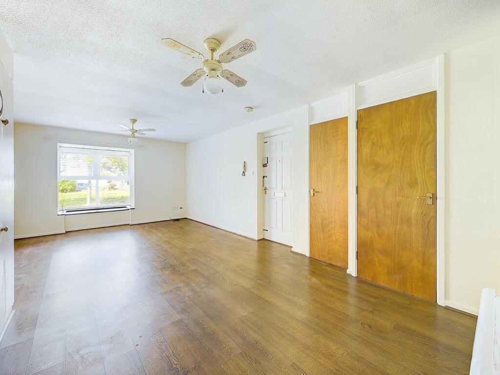 CAM01543G0-PR0027-STILL005