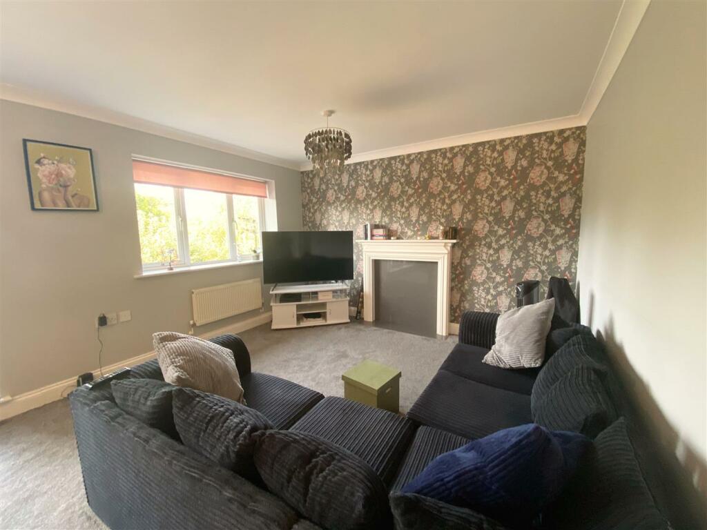 Living Room 2 .jpg