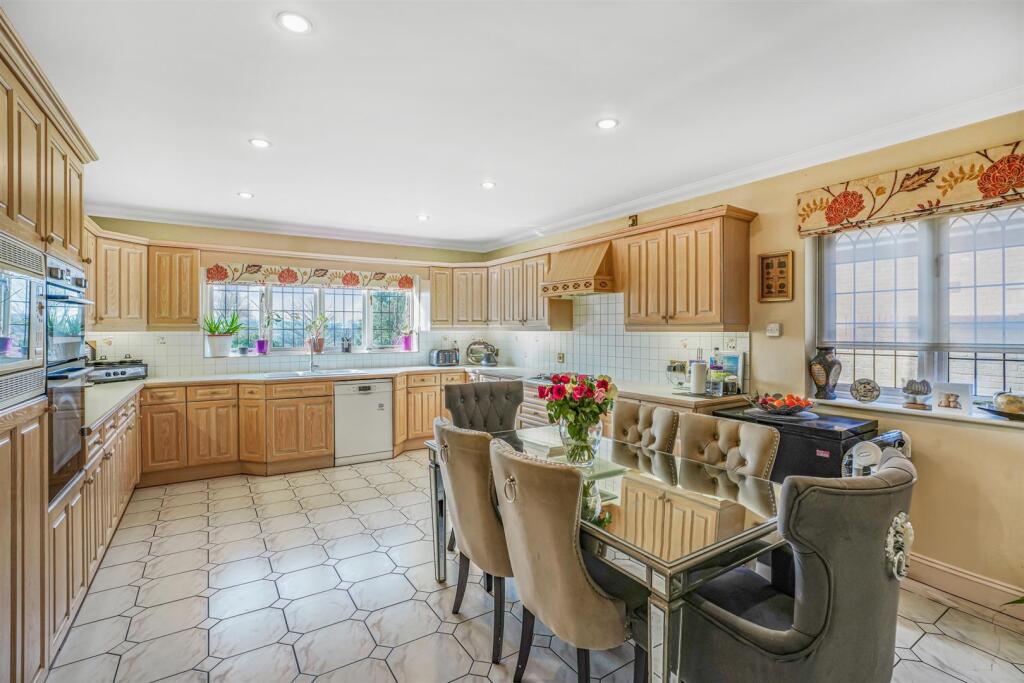 KITCHEN/BREAKFAST ROOM