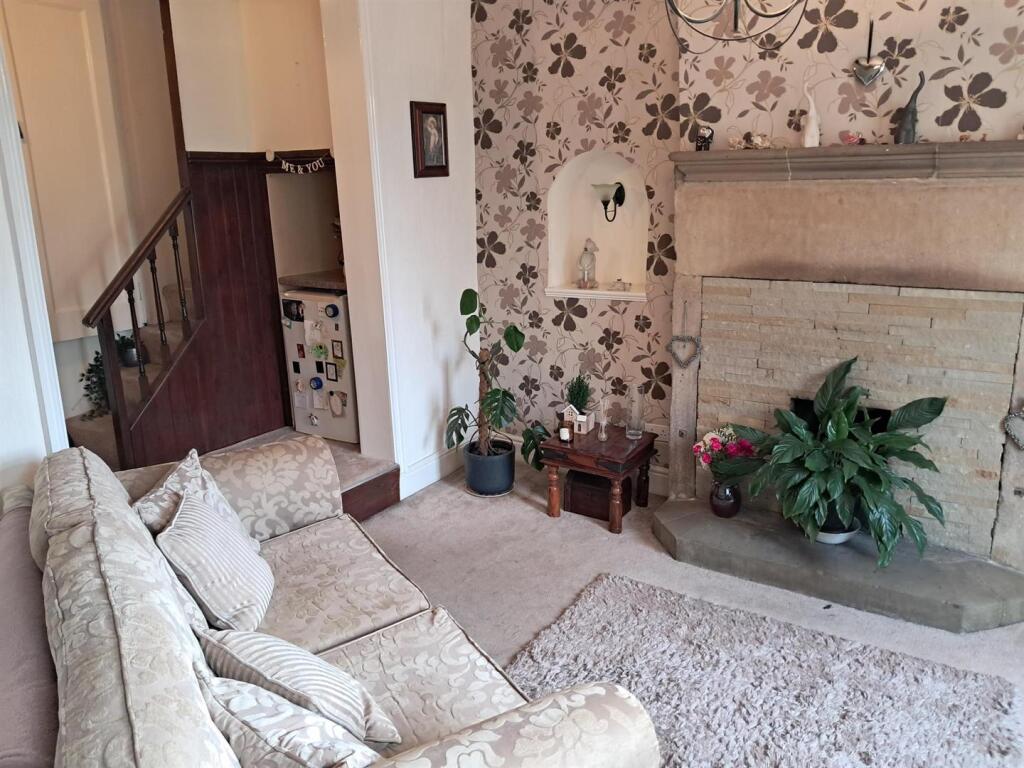 12 lees lounge 2.jpg