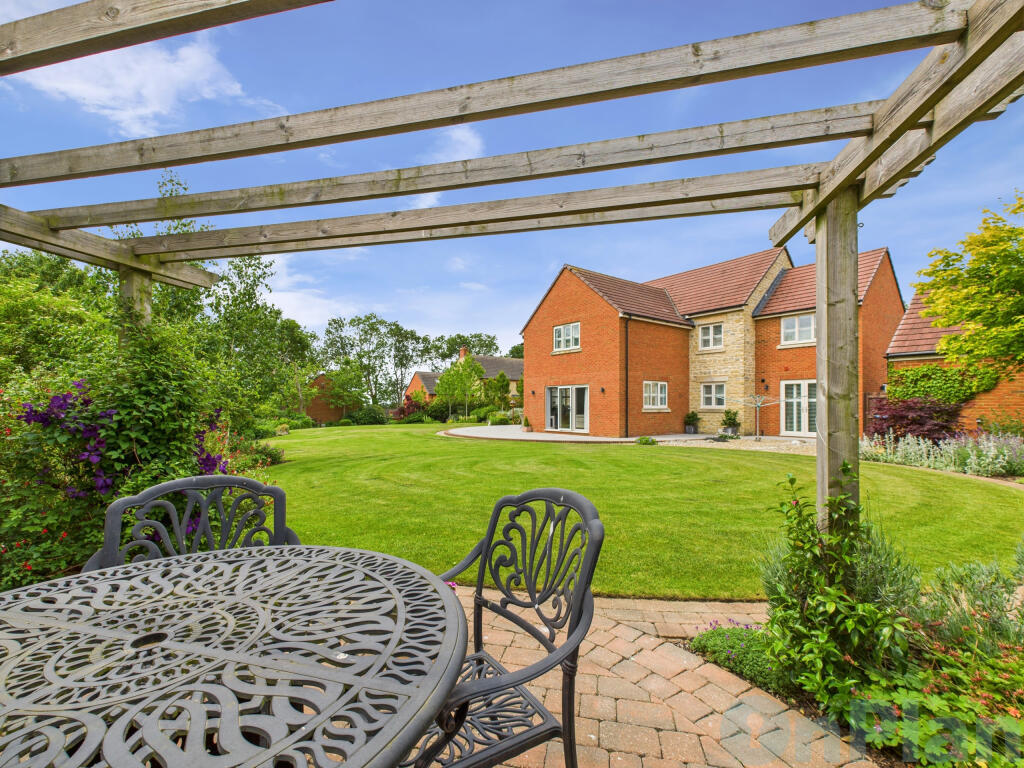 CAM04024G0-PR0028-STILL019