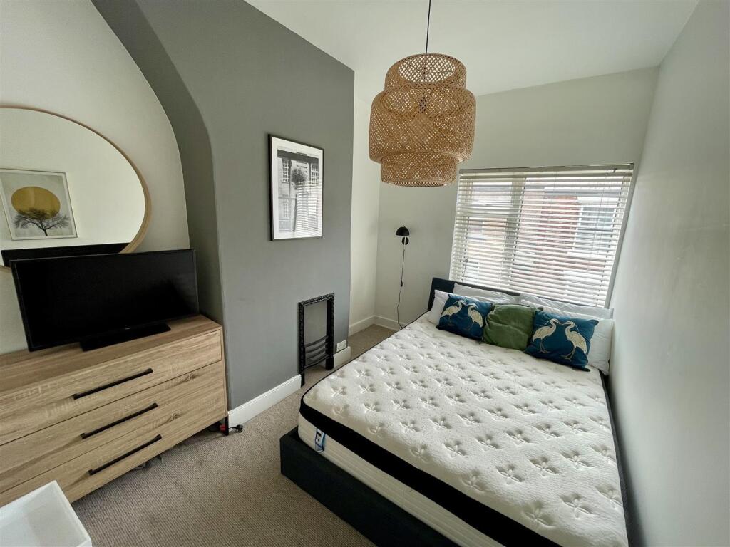 BEDROOM ONE.jpg