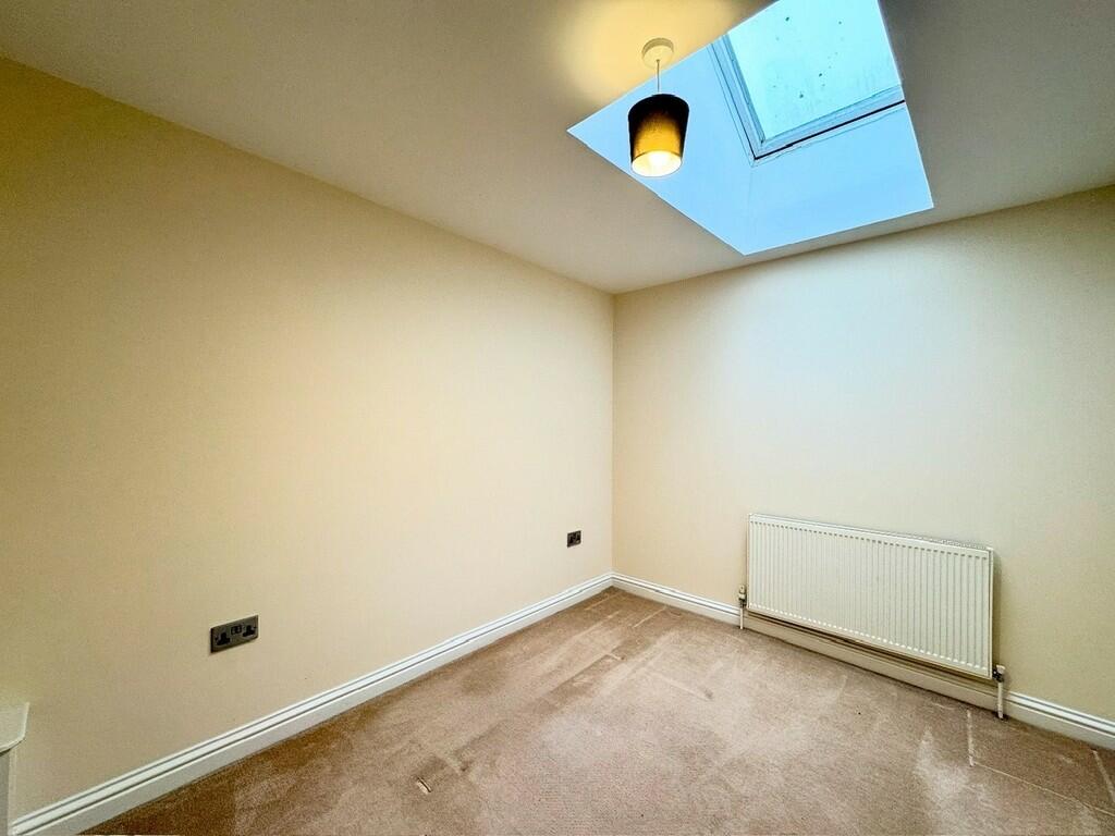 53092421-EBF5-453...