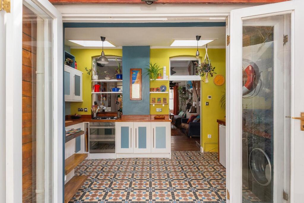 4R5RMR - Kitchen A.jpg