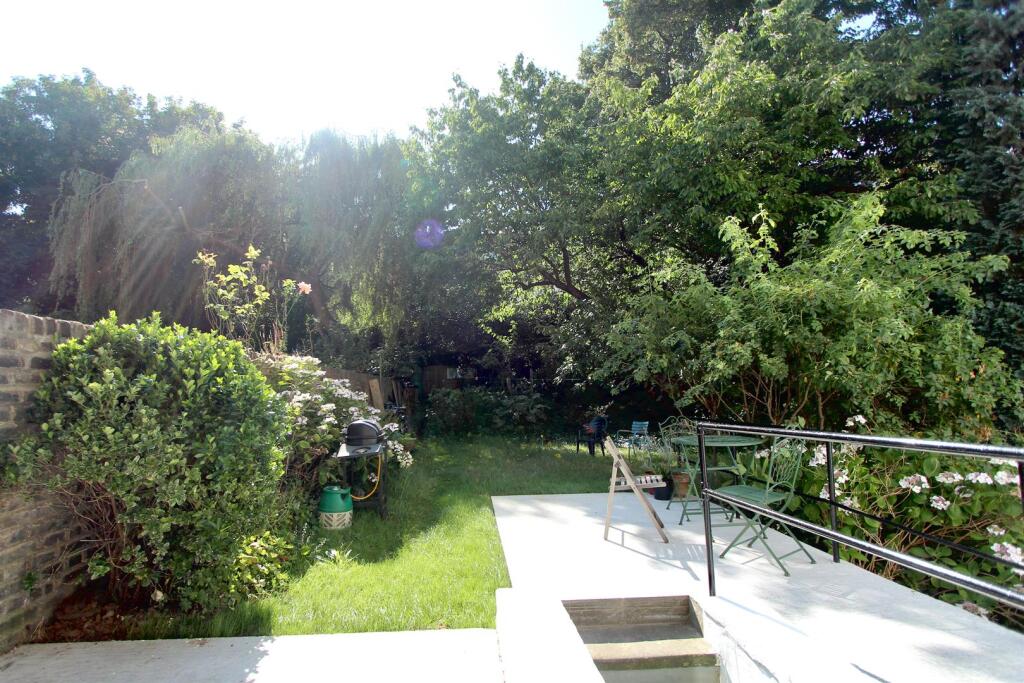 Bedford Court, N16