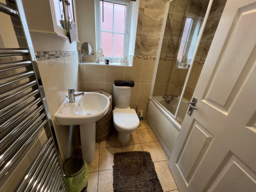 family bathroom.jpg