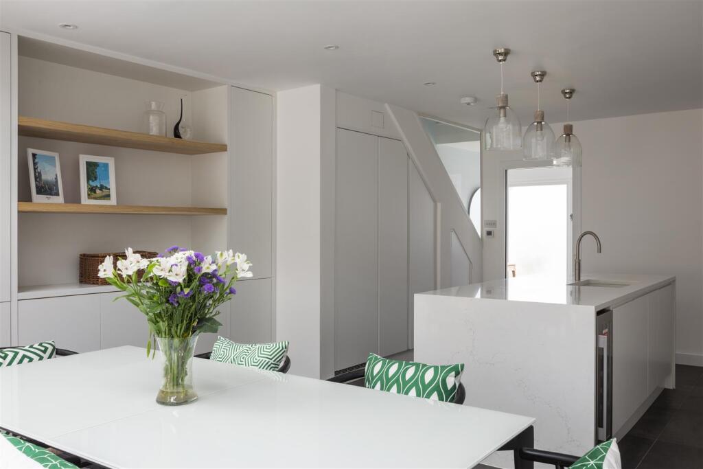 Grazely Court_Happy Building_008.jpg