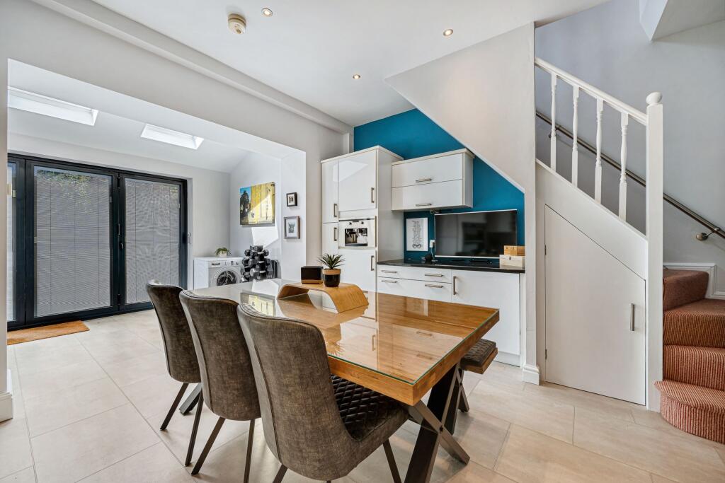 Kitchen/ Dining Room