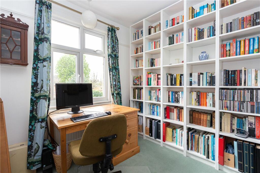 Bedroom/Study