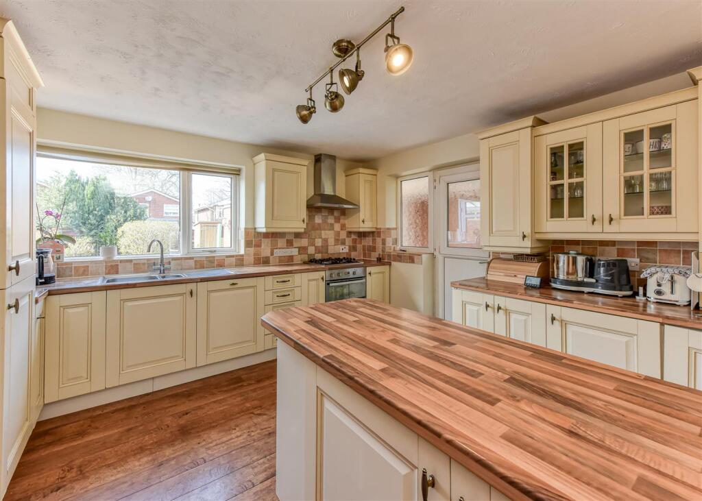 55 Woodcote Road-kitchen.jpg