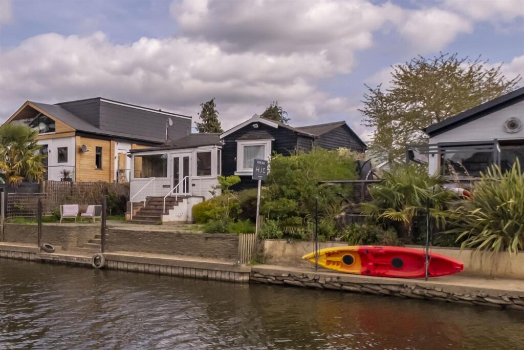 35-the-island-0002 b.jpg