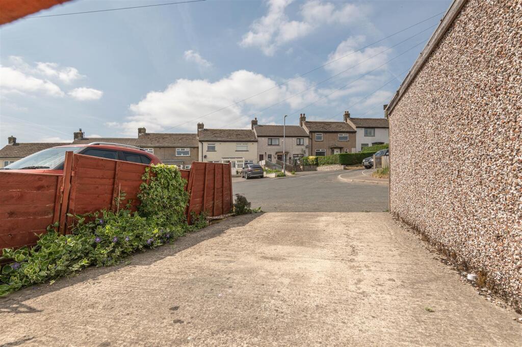 04 - 19 North Royd HX4 0AH.jpg