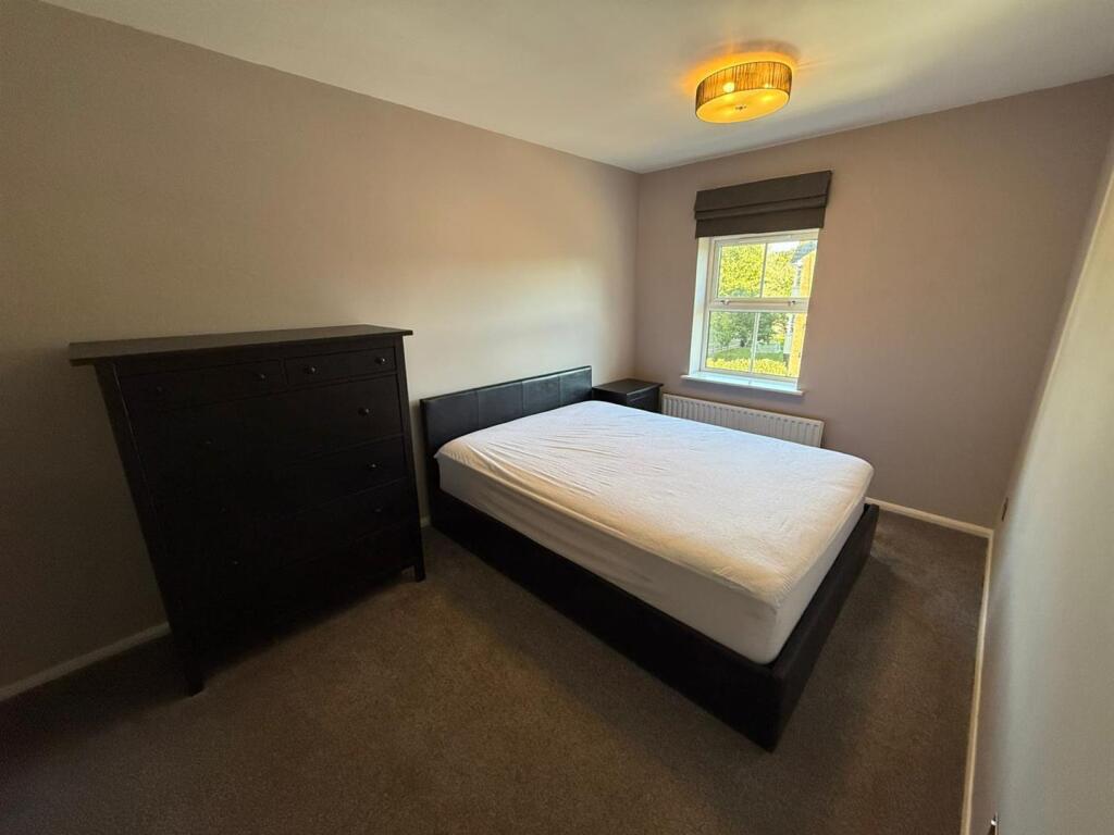 Bedroom 1.jpg