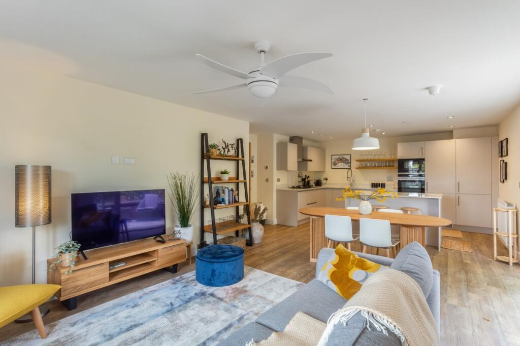 28 Windsor Court ...