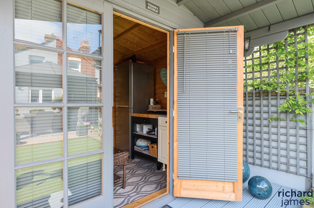 5d707d3288b6470cbf5963f9a06b6dc4