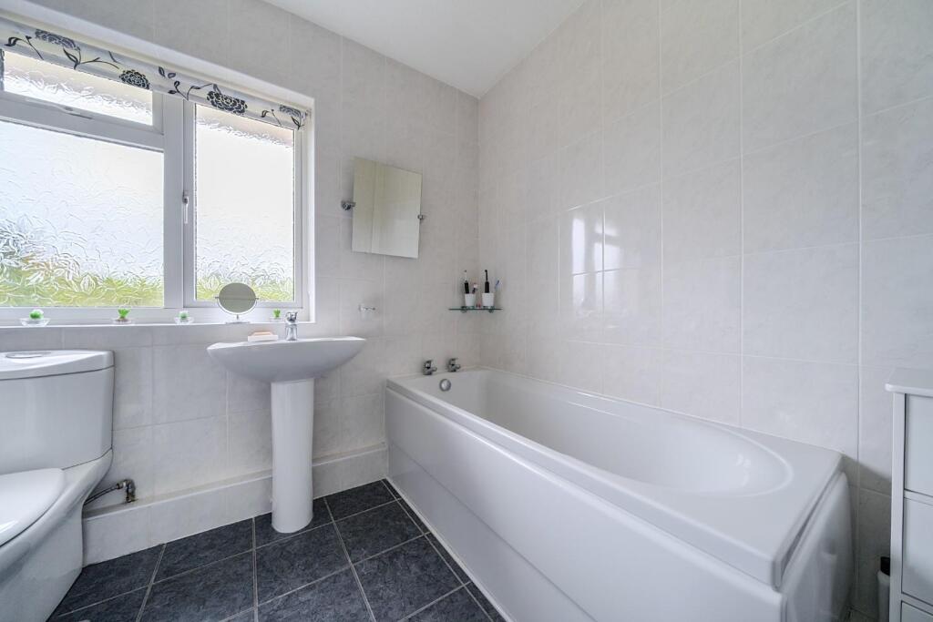 Bathroom corner.jpg