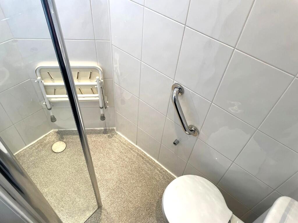 Downstairs shower 