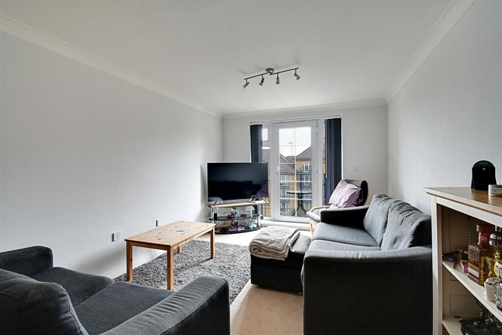 Lounge 1.jpg