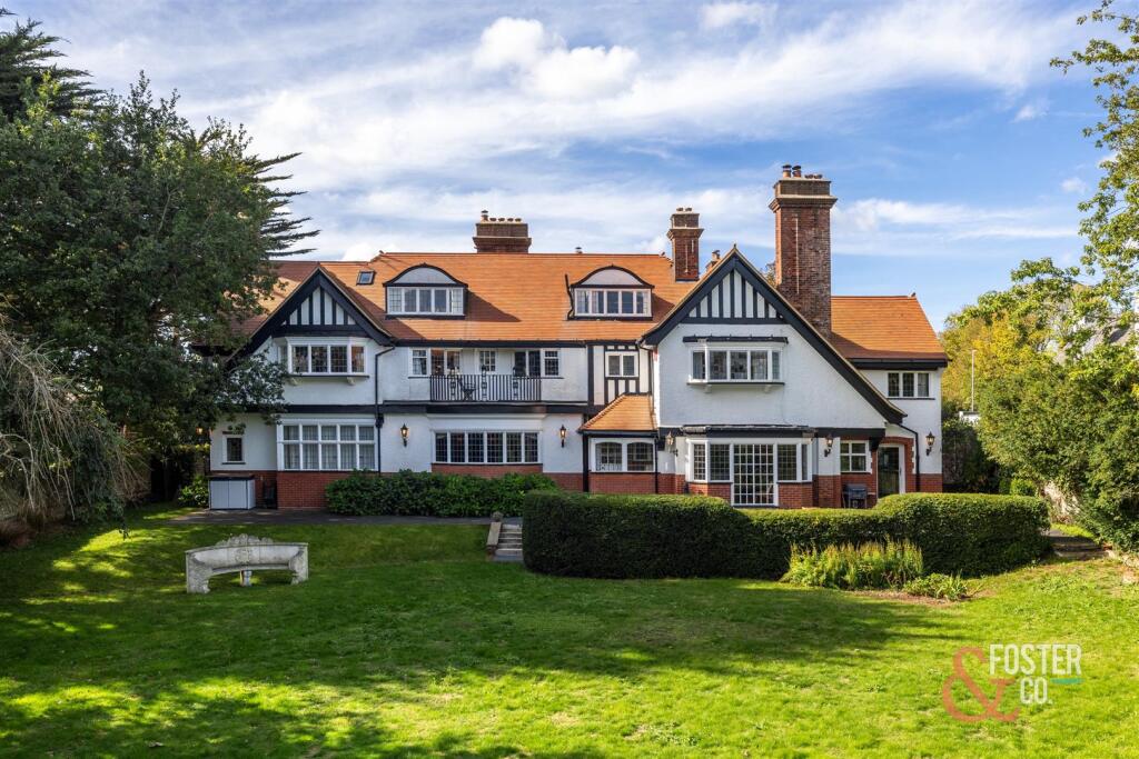 Dyke Road Avenue, 32-005.jpg