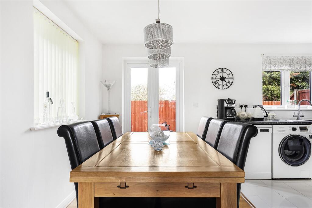 Wrens Avenue Dining.jpg