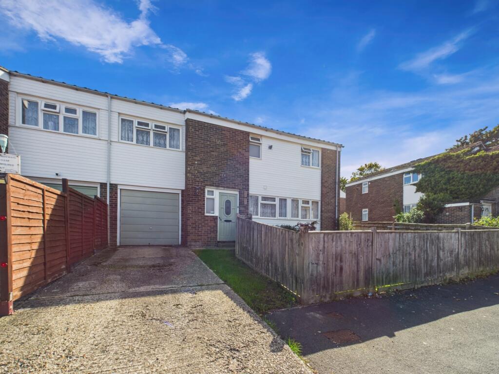 EweMove Basingstoke Estate Agents - Cleveland Clos