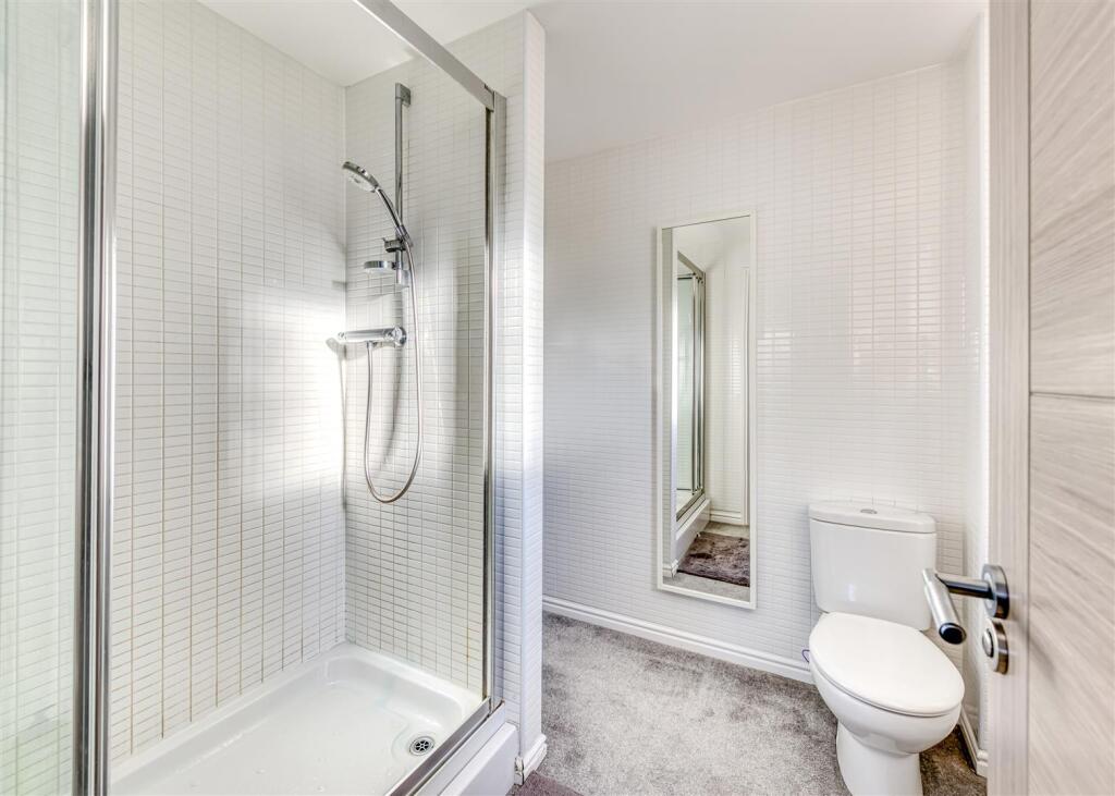37 Deaconsfield-bed2 ensuite.jpg