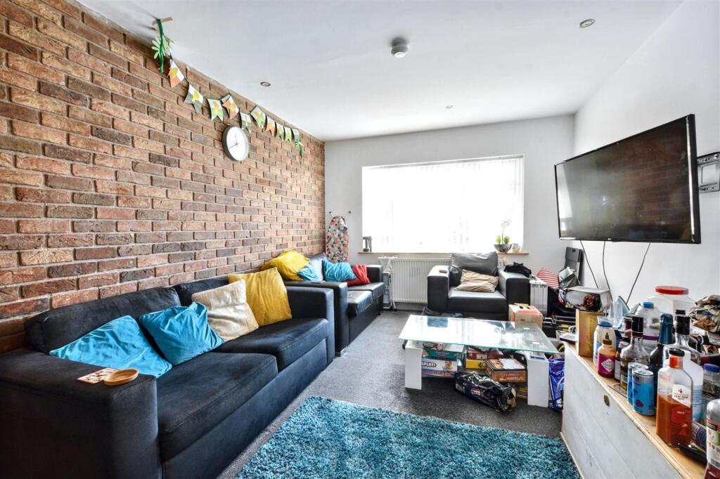 Lounge Kitchen_3.jpeg