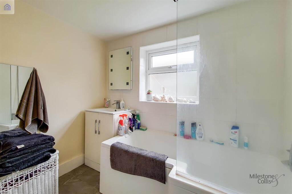 7_Bathroom-1.jpg