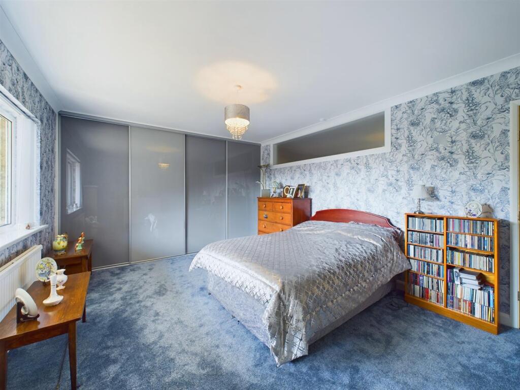 Bedroom: