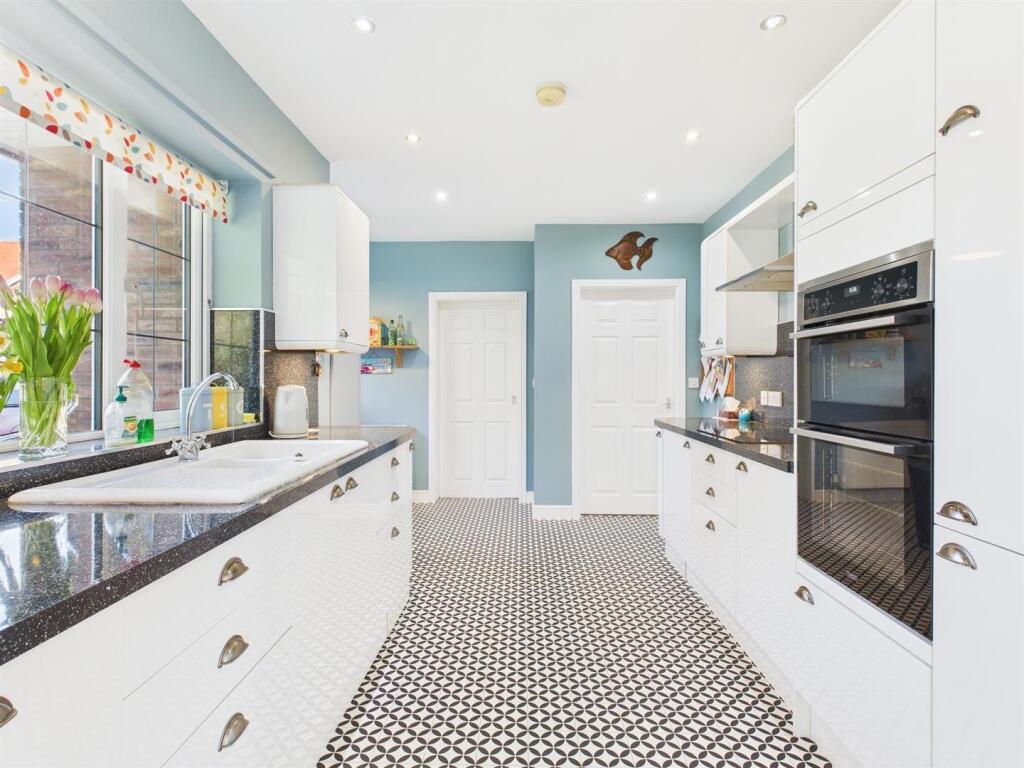 Kitchen: